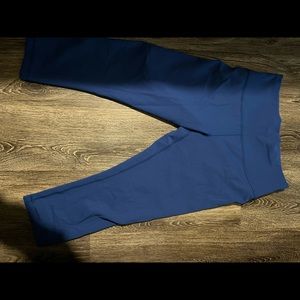 Lululemon size 12 capris